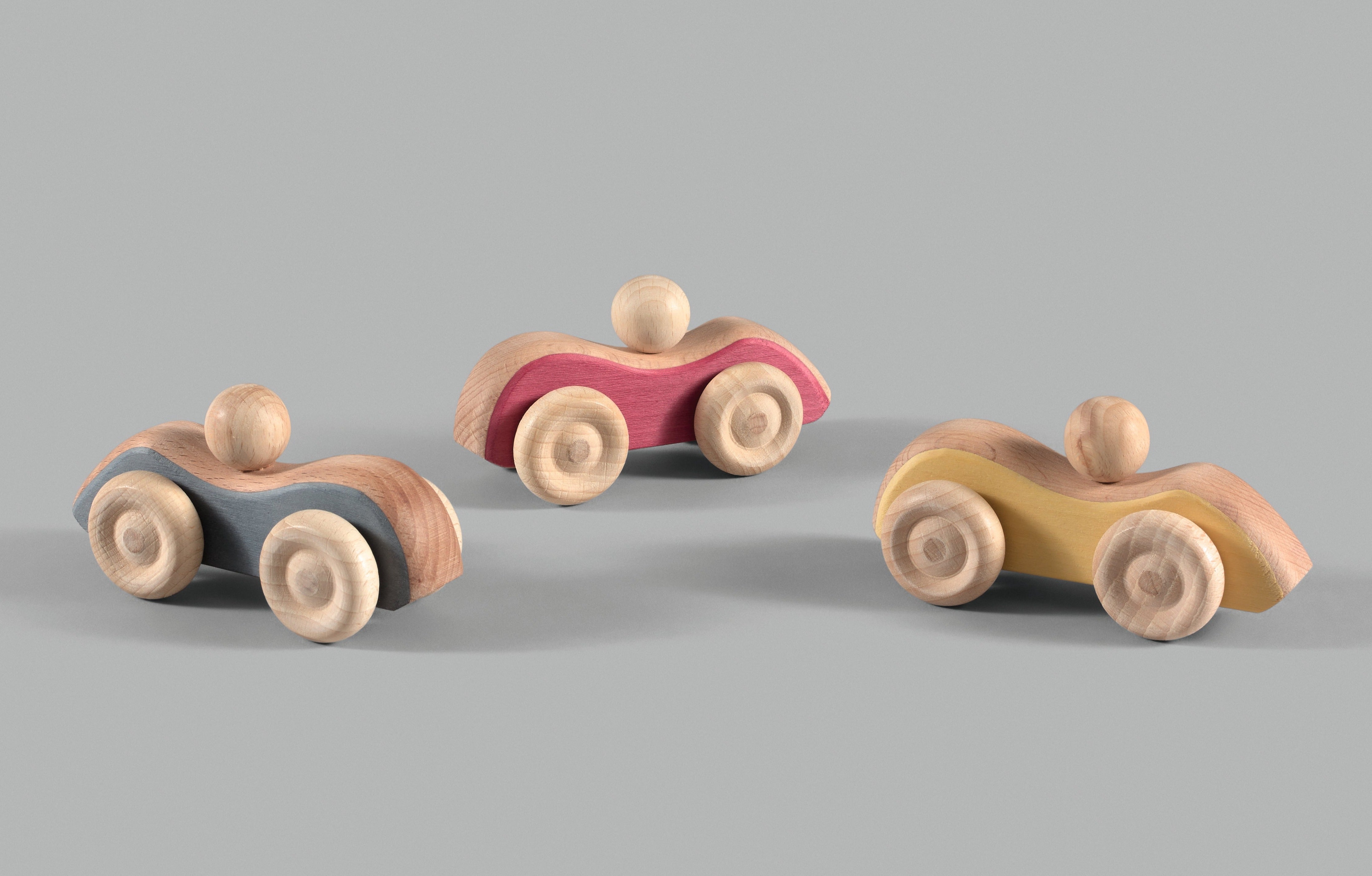 Petites voitures en bois pour garage - lot de trois – Art Montessori